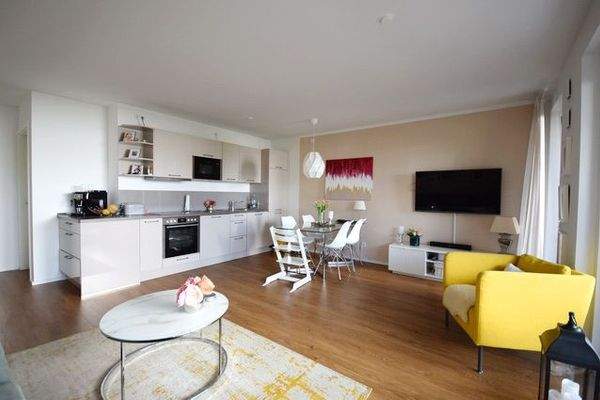 Wohnbereich mit offener Küche.jpg