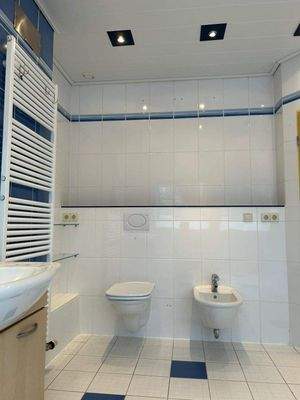 Badezimmer OG (2).jpg