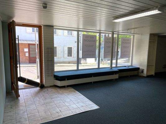 Ladenfläche/Bürofläche mit großem Schaufenster