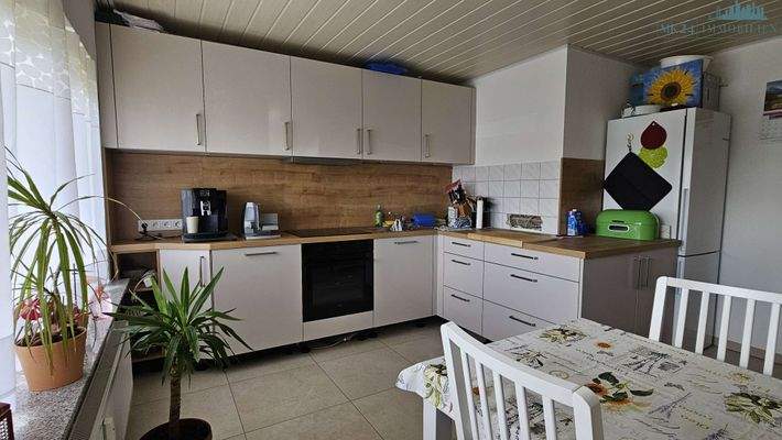 EBK mit Sitzmöglichkeit