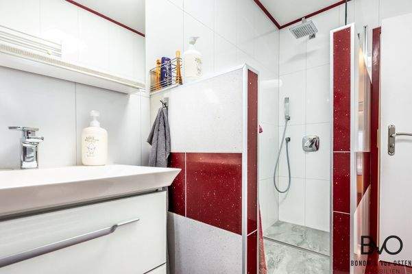 Große begehbare Dusche