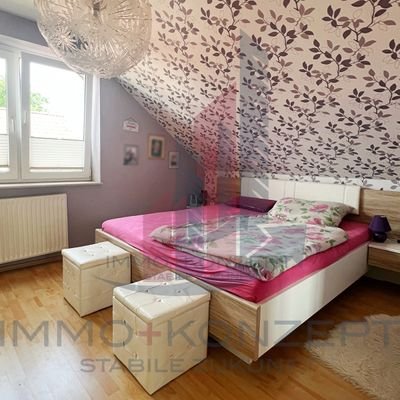 Das erste der beiden Schlafzimmer
