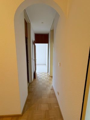 Flur zum Bad, Schlafzimmer und Küche