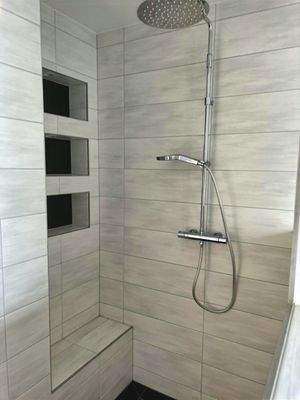 modernes Duschbad