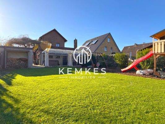 Garten mit Blick zum Haus