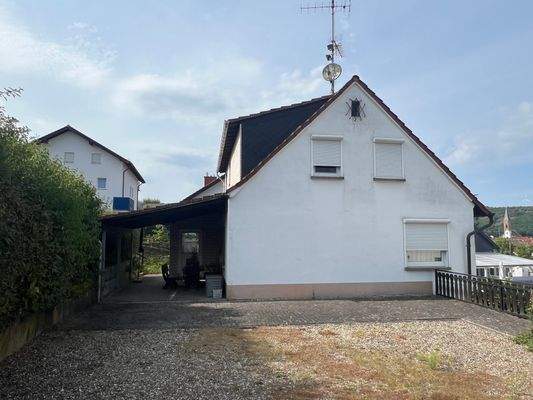 Seitenansicht mit überdachter Terrasse