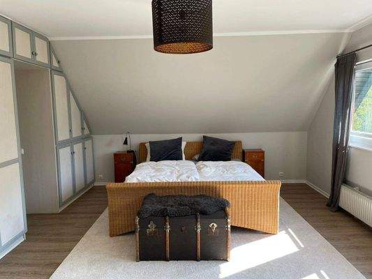 Großzügiges Schlafzimmer