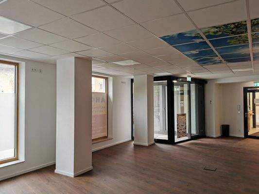 Kunden/Nebeneingang EG