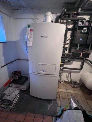 Heizungskeller_Anlage Junkers.jpeg