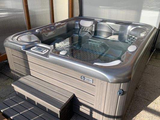 Whirlpool für 5 Personnen
