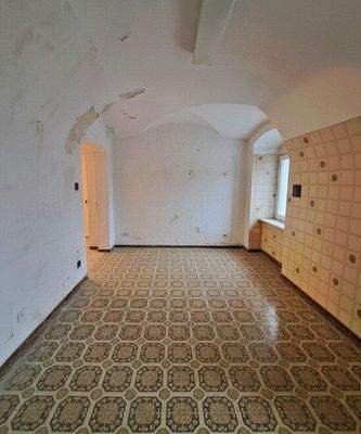 EG: 2-te Küche oder Lagerraum (von KI schon vorab ausgeräumt)