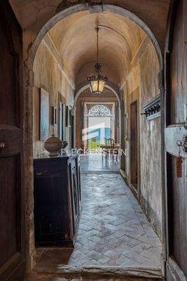 24 Flur in der  Eingangshalle