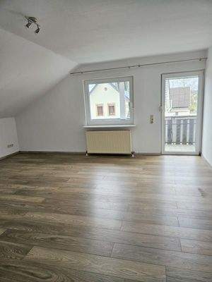 Wohnzimmer mit Balkon Wohnung DG