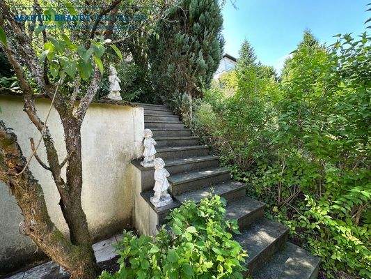 Aufgang zur Gartenhütte