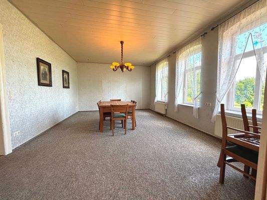 Großzügiges Speisezimmer