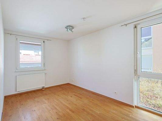 Helles, geräumiges Schlafzimmer