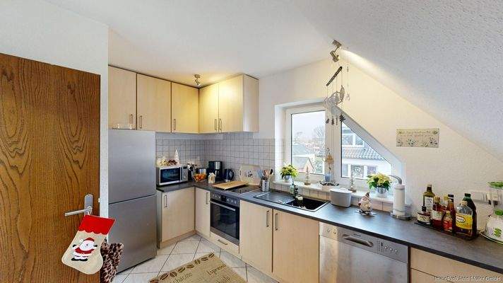 Küchenansicht mit Einbauküche