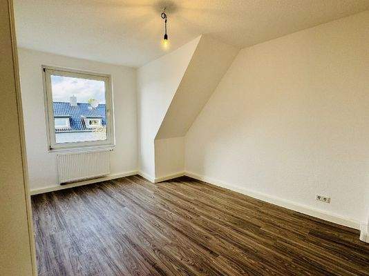 Wenig Dachschräge durch Gauben