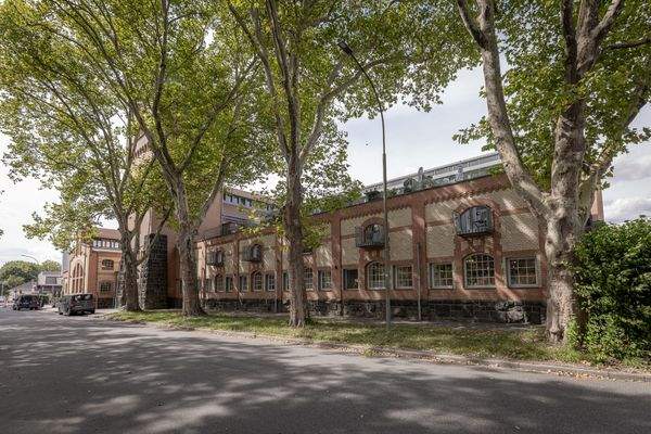 Seitenansicht der historischen Anlage