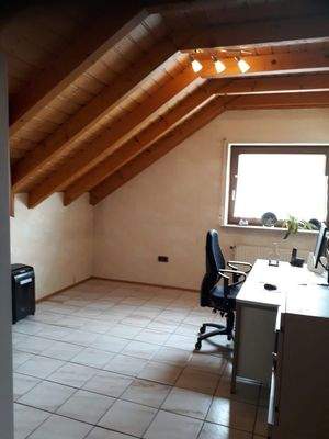 Büro/Kinderzimmer im DG