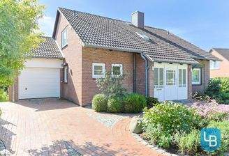 Einfamilienhaus mit Garage