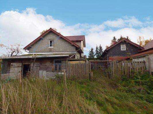 Giebelansicht Haus und Nebengelass