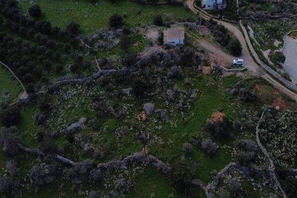 Kreta, Kokkino Chorio: Landschaftlich reizvolles Grundstück mit Meerblick zu verkaufen