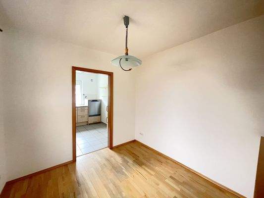 Esszimmer m. Zugang zur Küche