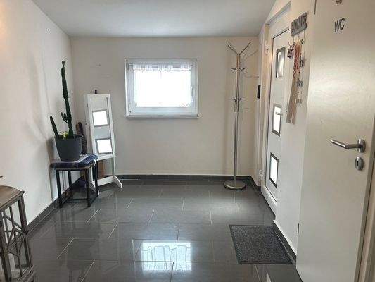 Hauptwohnung: Eingangsbereich - OG