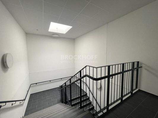 großzügiges Treppenhaus