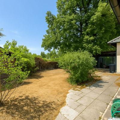 Rückliegender Garten mit Fahrrad-Unterstellplatz