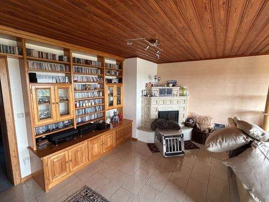 Wohnzimmer mit Kamin