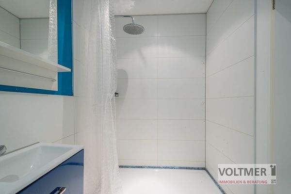 Badezimmer mit Dusche