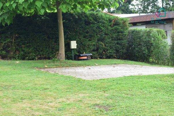 Rasenmäher und Stellplatz Tiny House