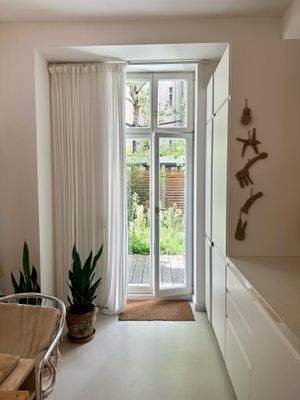 Der Blick zum Gartenausgang 