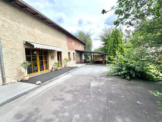 großzügige Terrasse