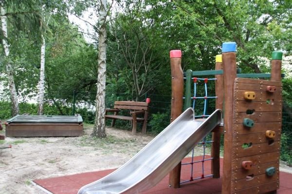 Spielplatz für Kinder und Enkel 8