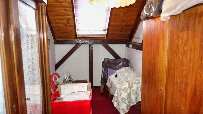 Ausbaufähiges Kinderzimmer im Dachgeschoss