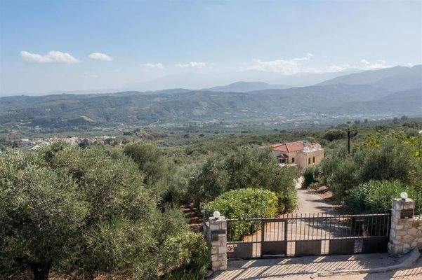 Kreta, Kolymvari: Villa mit Meer- und Bergblick und unabhängigem Apartment zu verkaufen