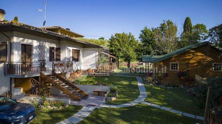 Villa-Toskana-Urlaub-Ferienhaus-Ferienwohnung-Traum-Oliven-Wein-Florenz-Siena-Assisi-Ruhe-Haus-Einfamilienhaus