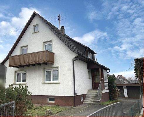 Hauseingang mit Zufahrt