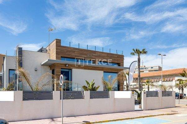 Roomy Detached Villa Near the Beach in Torrevieja Alicante