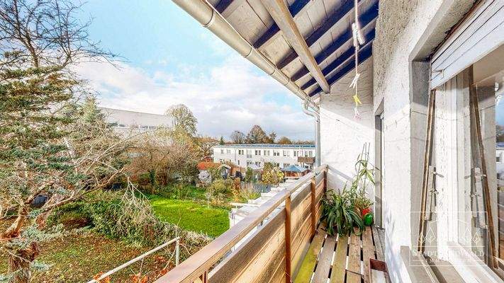 OG - Blick vom Balkon in den Garten