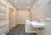 Badezimmer mit Badewanne