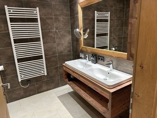 Badezimmer 2.jpg