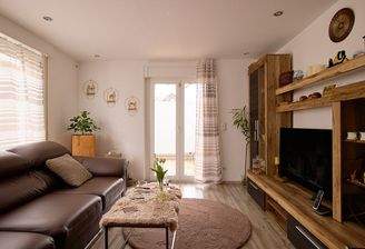 Wohnzimmer mit Balkon