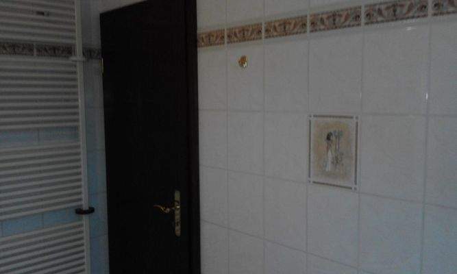 Motivfliese, Badezimmertür