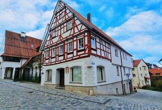 Ansicht von vorne und seitlich von unten