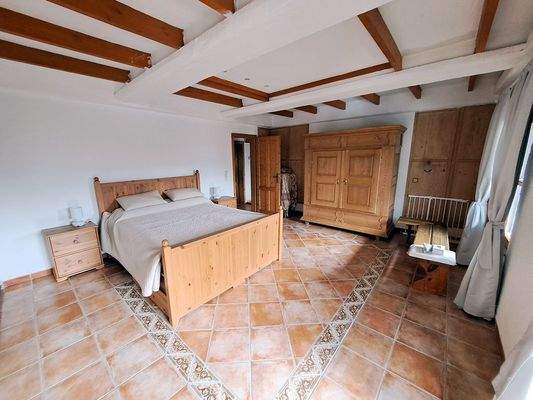 Erstes Schlafzimmer im Obergeschoß_A.jpg