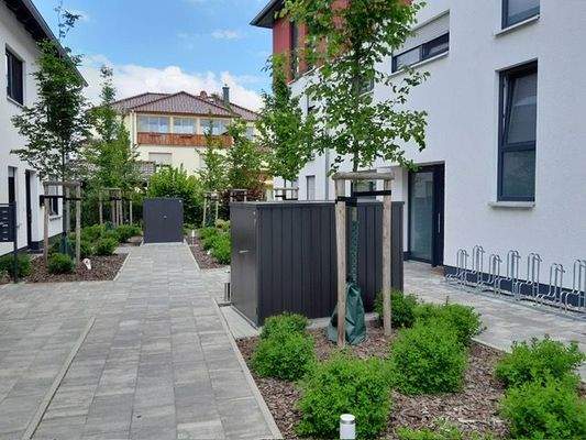 Hausansicht Rückseitig mit Miet-Fahrradgarage